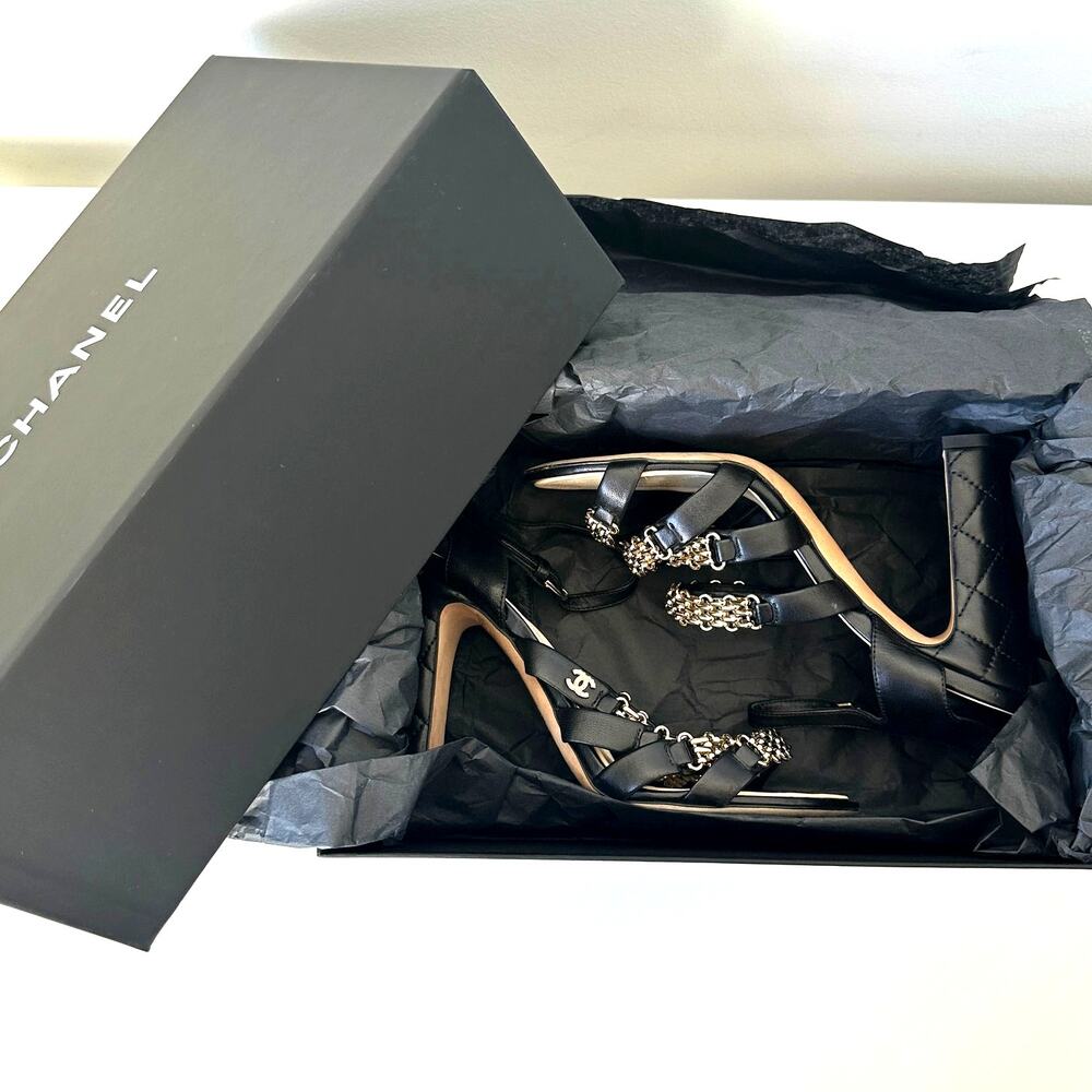 CHANEL CC Logo Black Lambskin Quilted Heels Gold Chain Strap Sandals IT 39 - Picture 15 of 16